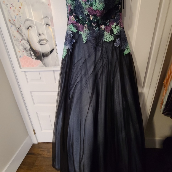 Prom dress - Picture 7 of 10